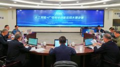 来自邮电大学的参赛选手曹凌尚引见